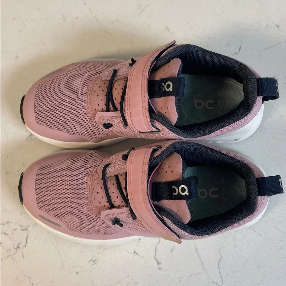 On Running Cloud Play Kids Athletic Shoes Size 13 Zephyr / White Girls Trainers - Picture 15 of 17